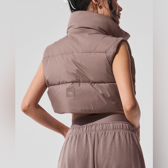 Alo Cropped Gold Rush Puffer Vest - Mushroom M Authentic NWT - Picture 3 of 5